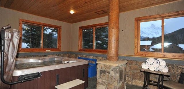 400 Whispering Pines