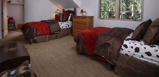 Alpenglow Peaks Lodge