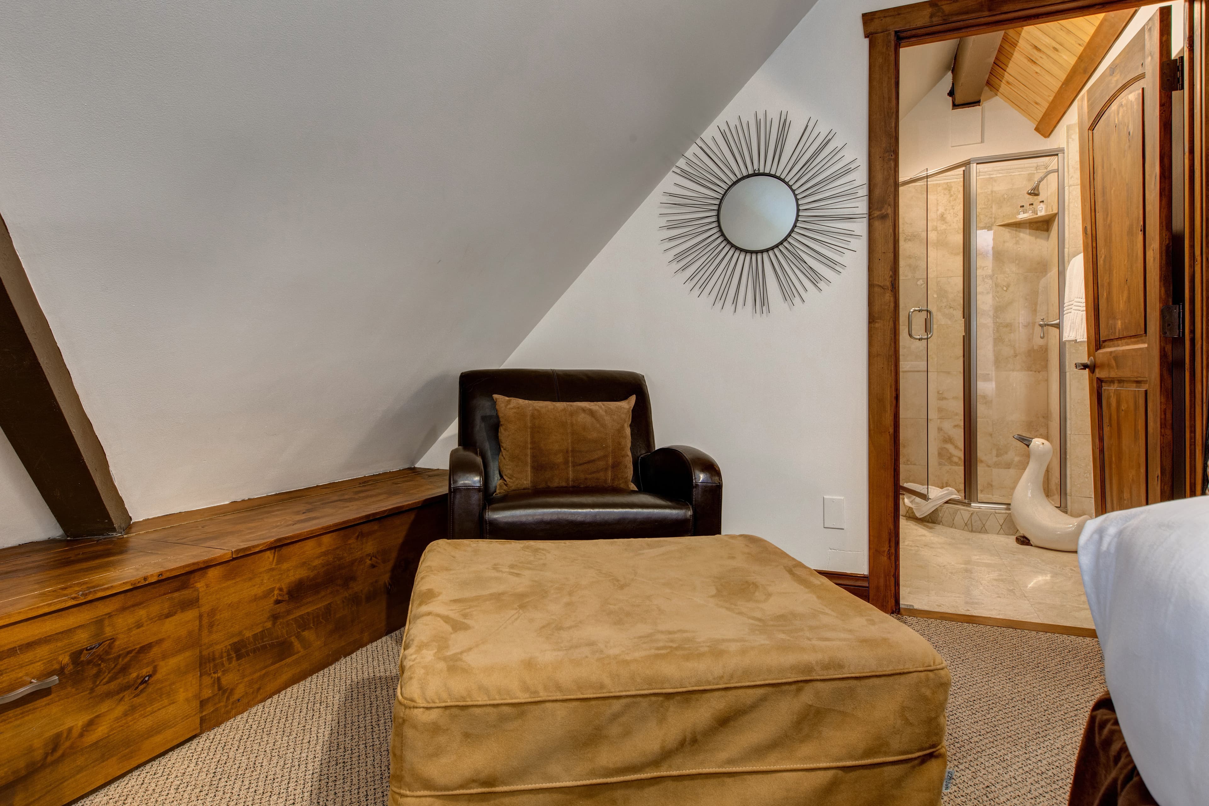 Loft | Two Queen Beds, TV, Full Ensuite Bath with Shower