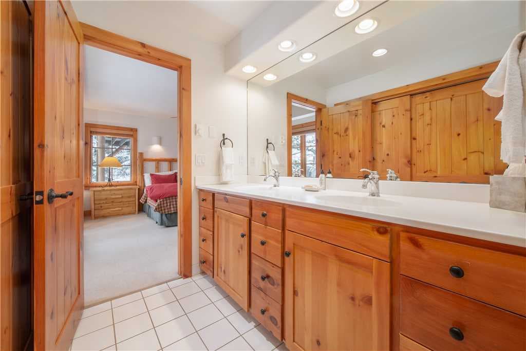King Bedroom attached Bathroom