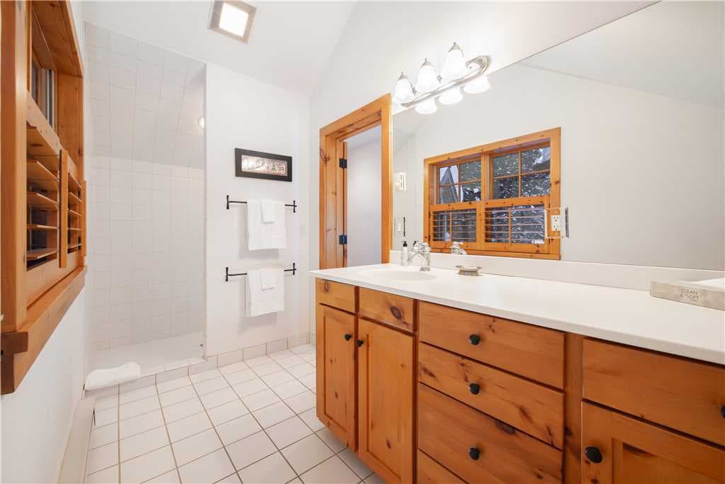 Den/Hallway Bathroom