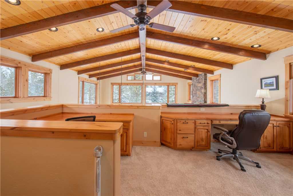 Loft with 2 Desks