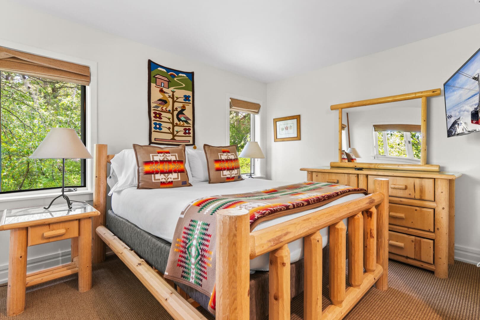 Queen Bedroom w/ Ensuite Full Bath- Lower Level w/ access to Hot Tub