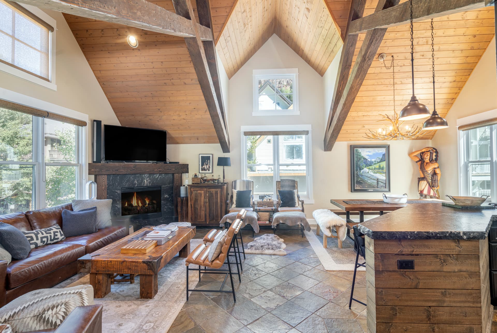 Tall ceilings and lot's of windows equal tons of natural light.