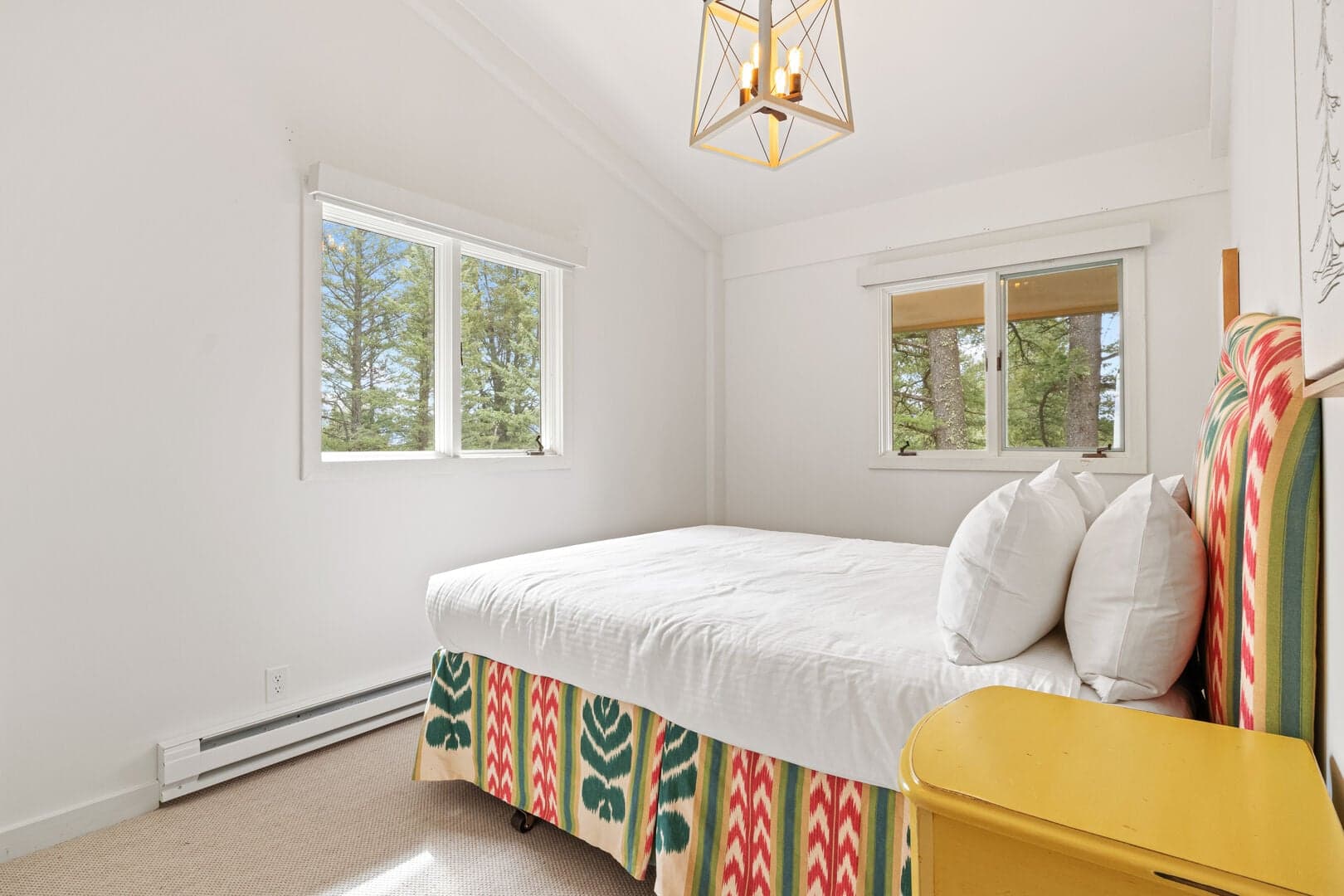 Queen Bedroom - Upper Level