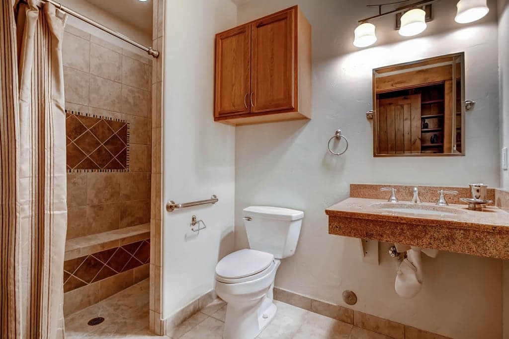 Bathroom - Hatari Lodge - Breckenridge Vacation Rental
