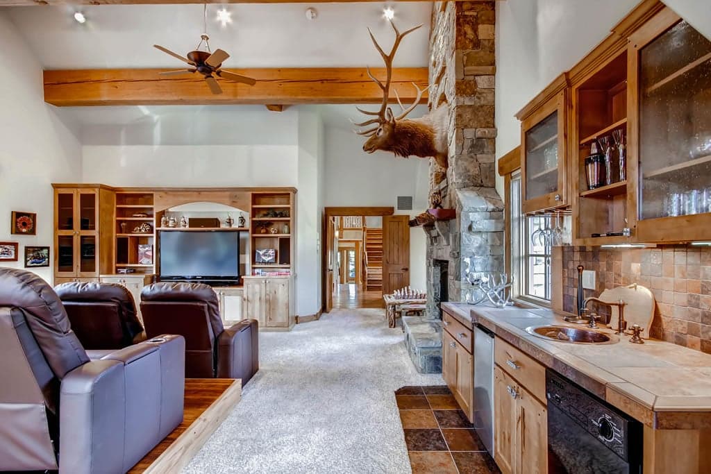 Living Area - Hatari Lodge - Breckenridge Vacation Rental