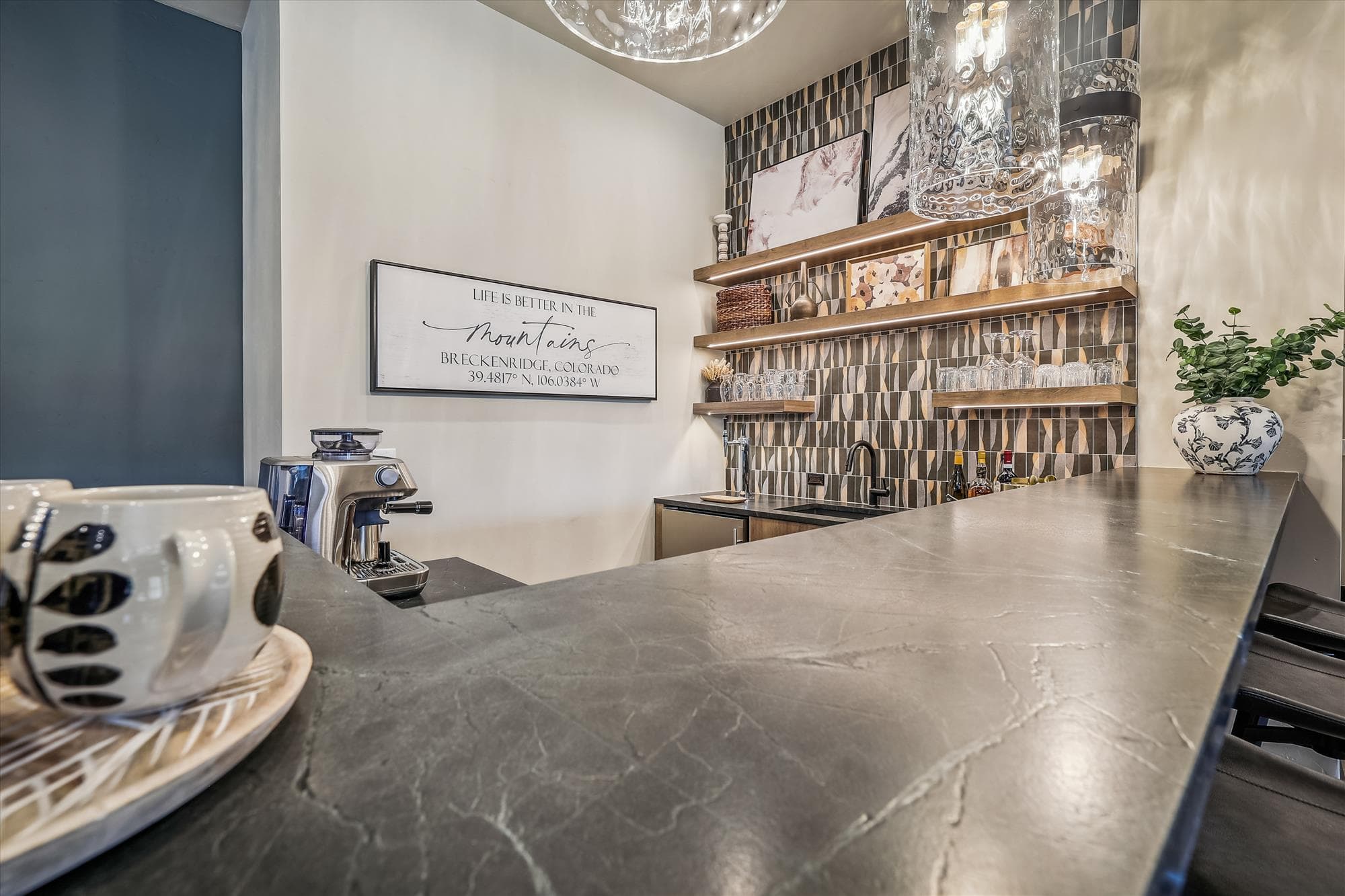 Bar, The Crowne Summit, Breckenridge Vacation Rental