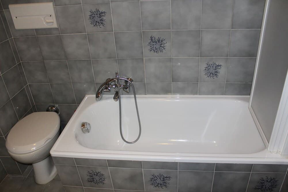 Deep Soaking Bathtub