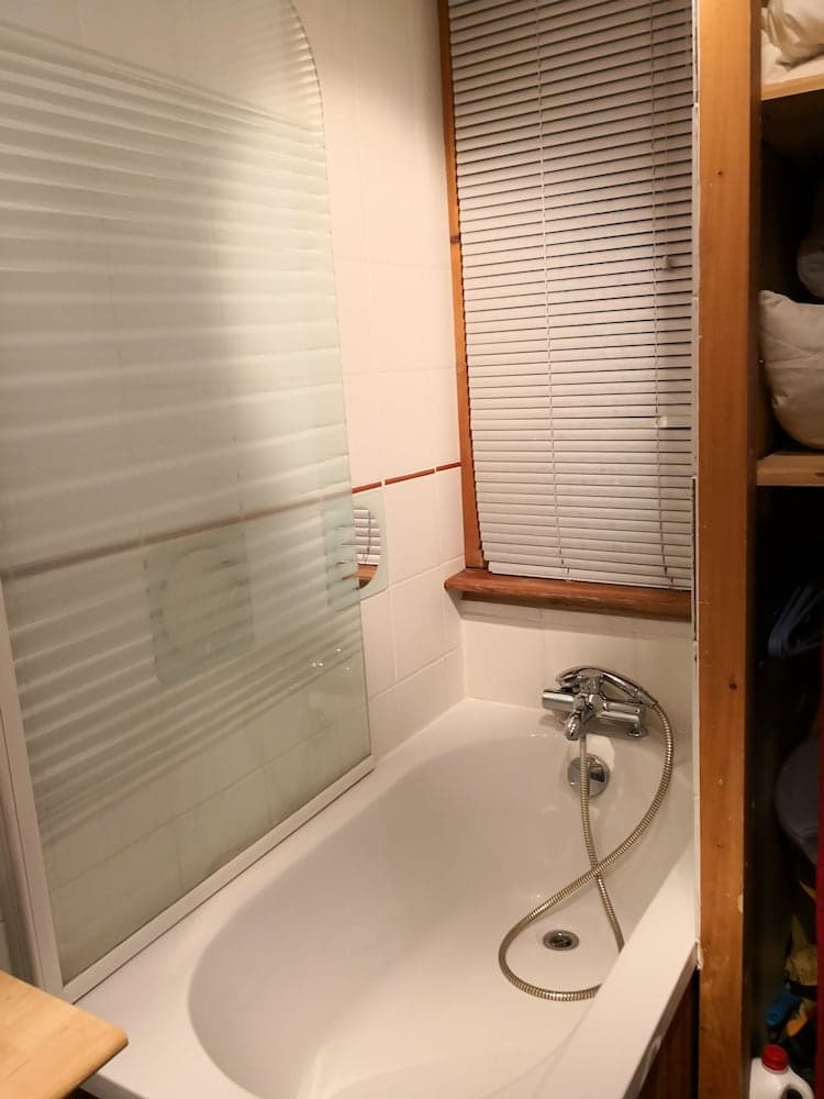 Deep Soaking Bathtub