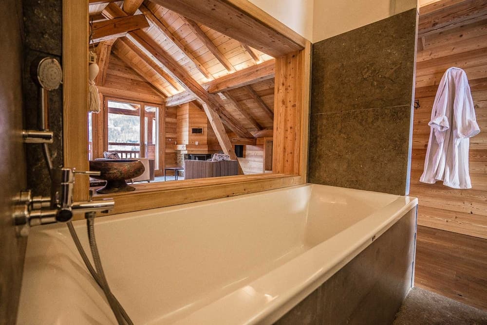 Deep Soaking Bathtub