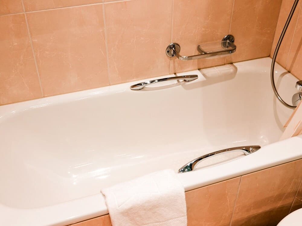 Deep Soaking Bathtub
