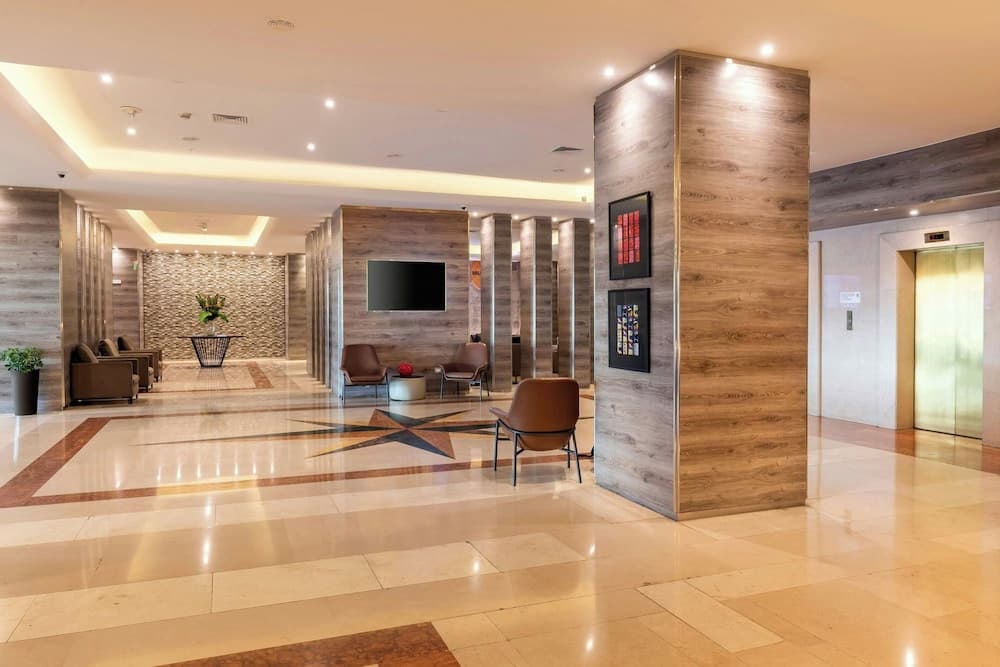Lobby lounge