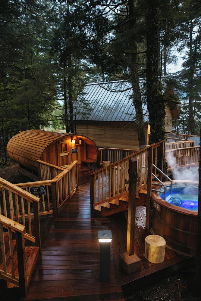 Outdoor spa tub