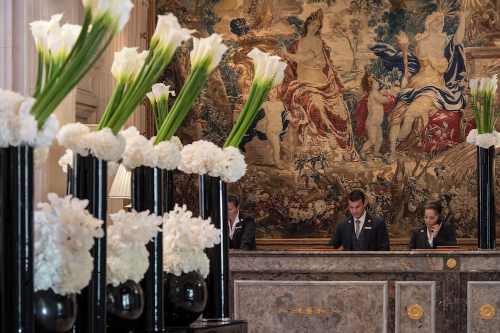 Concierge desk
