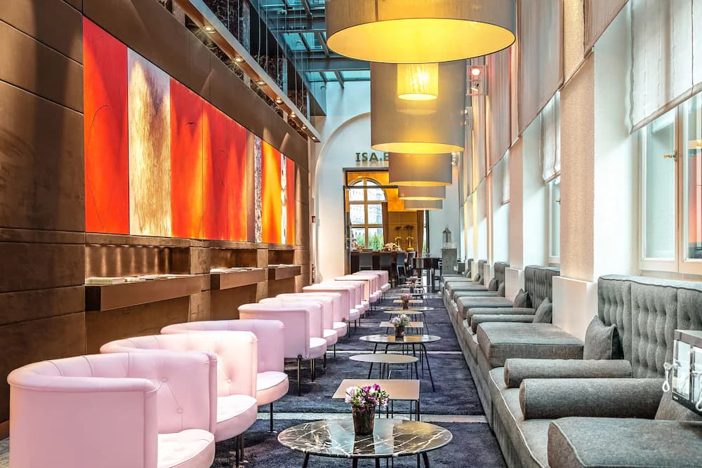 Lobby lounge
