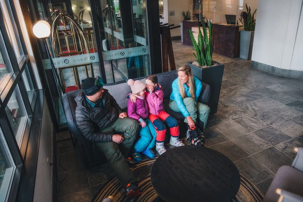 Lobby lounge