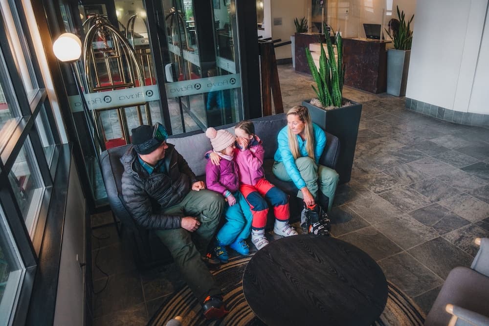 Lobby lounge