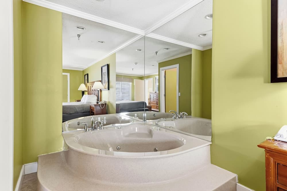 Private spa tub