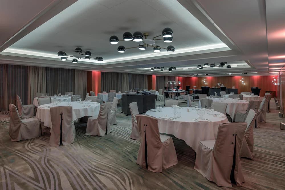 Meeting facility