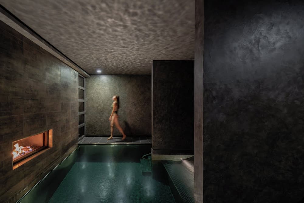 Private spa tub