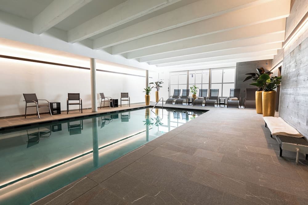 Exercise/lap pool