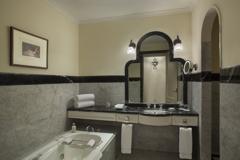 Jetted tub