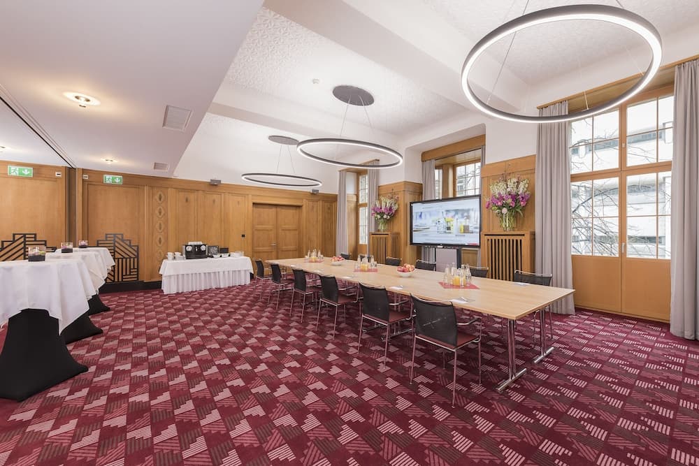 Meeting facility