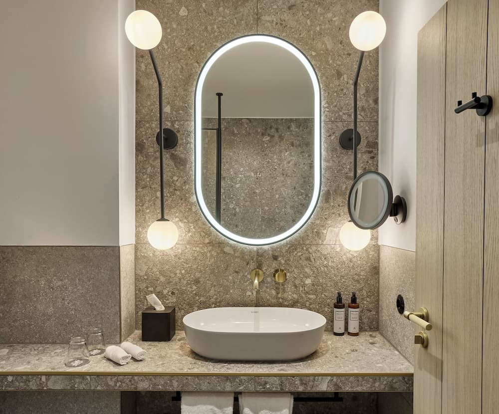 Bathroom sink
