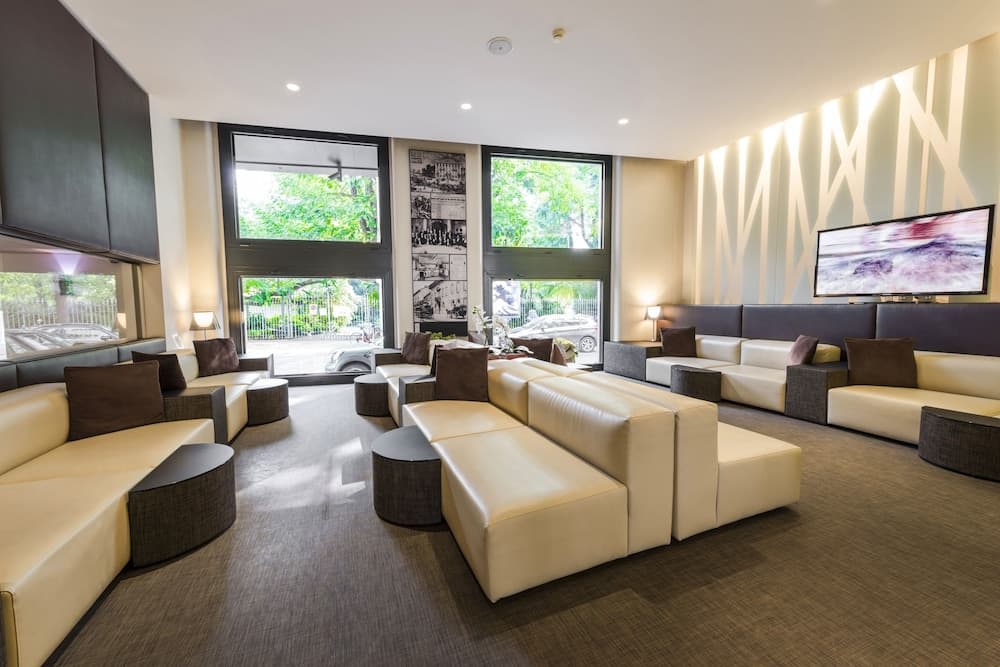 Lobby lounge