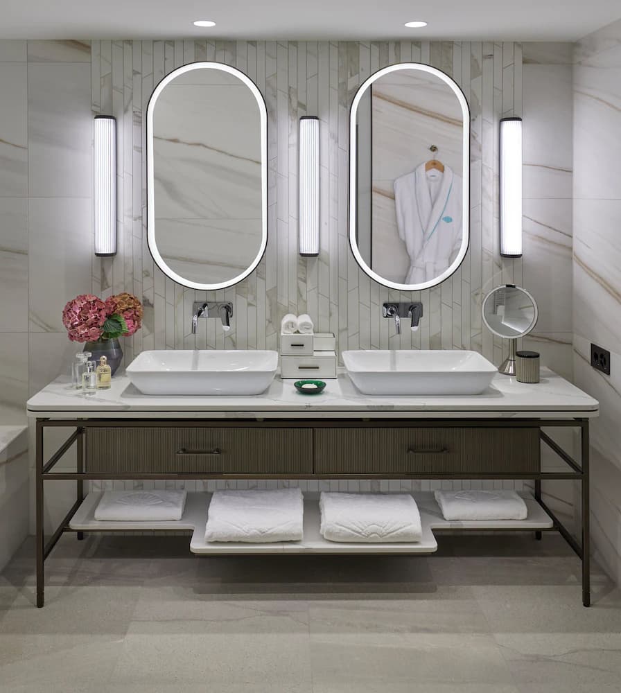 Bathroom sink
