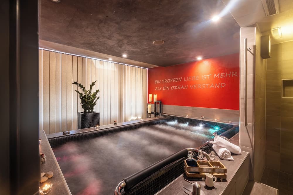Indoor spa tub