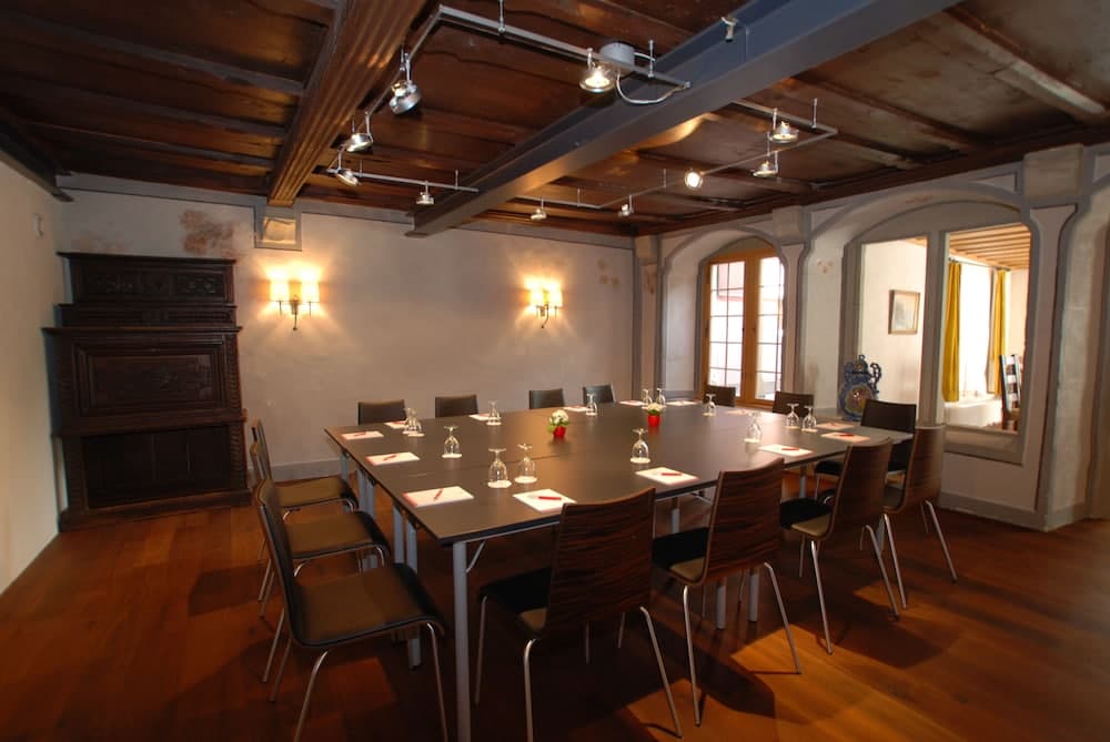 Meeting facility