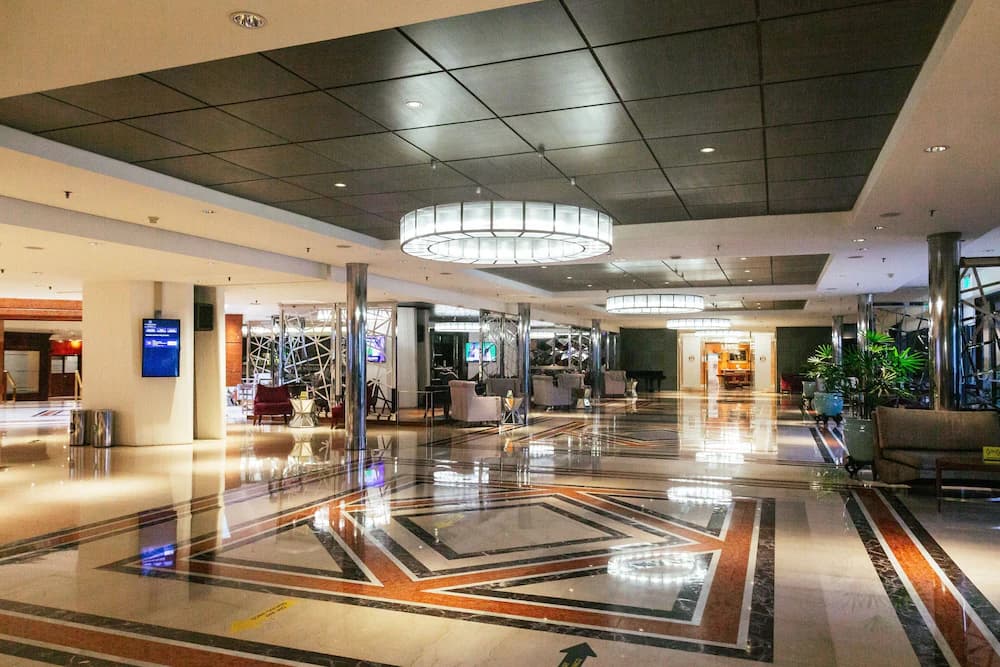 Lobby lounge