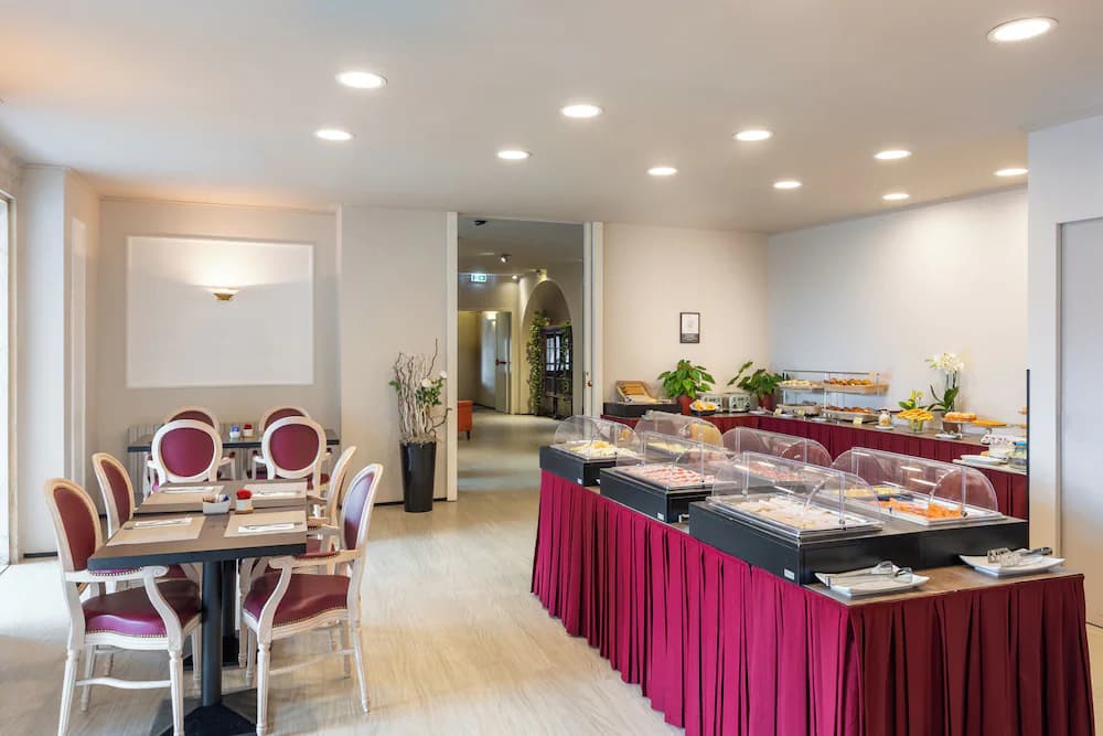 Breakfast area