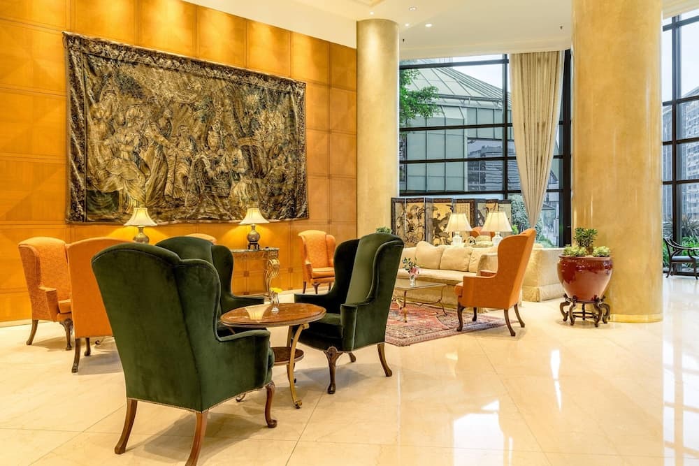 Lobby lounge