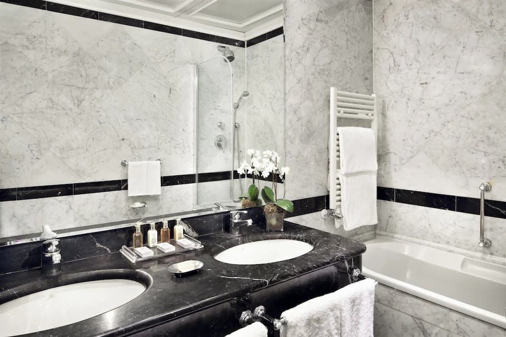 Bathroom amenities