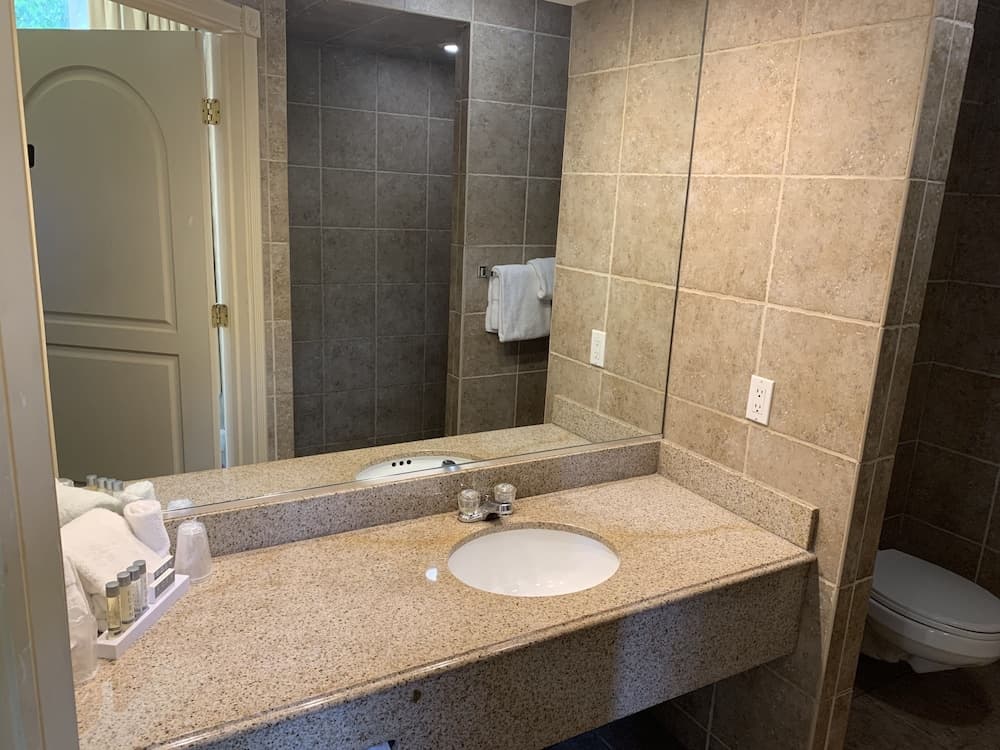 Bathroom sink