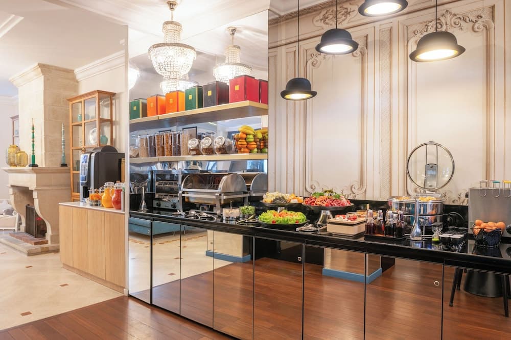 Breakfast buffet