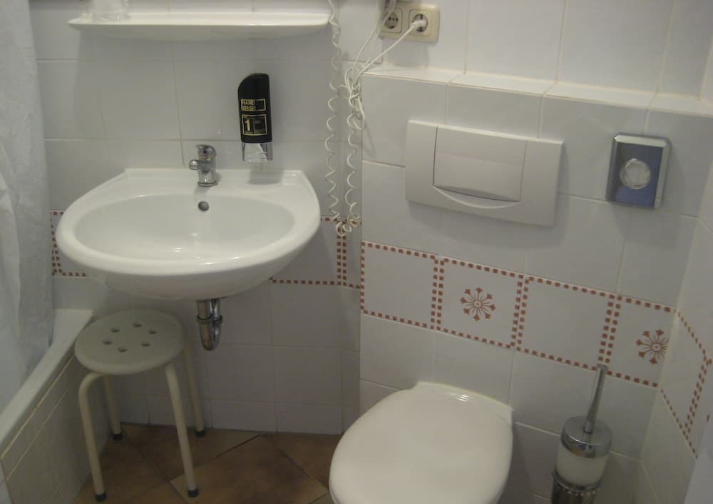 Bathroom sink
