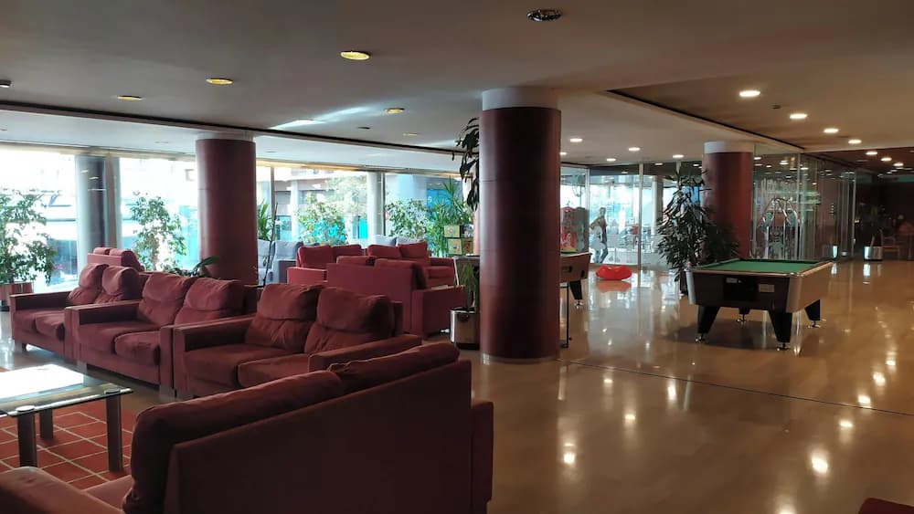 Lobby lounge