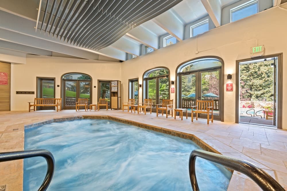 Indoor spa tub