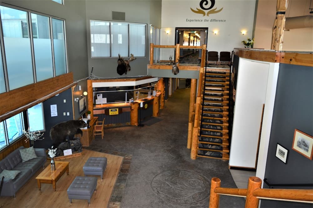 Lobby lounge
