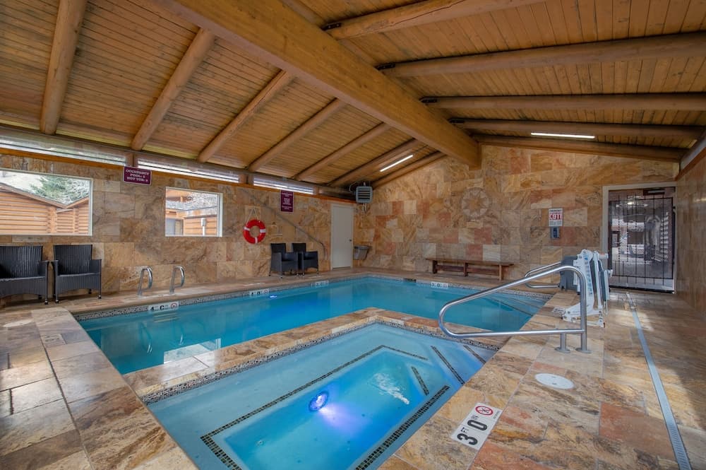 Indoor spa tub
