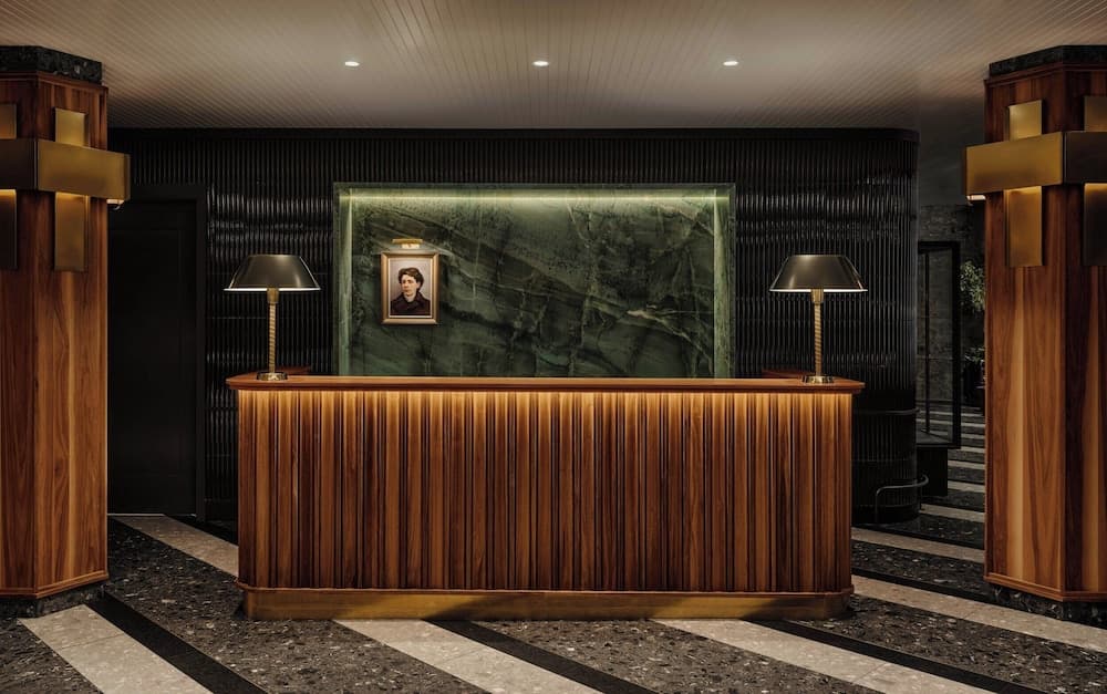 Lobby lounge