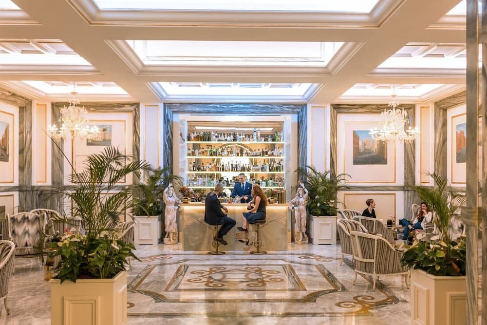 Lobby lounge