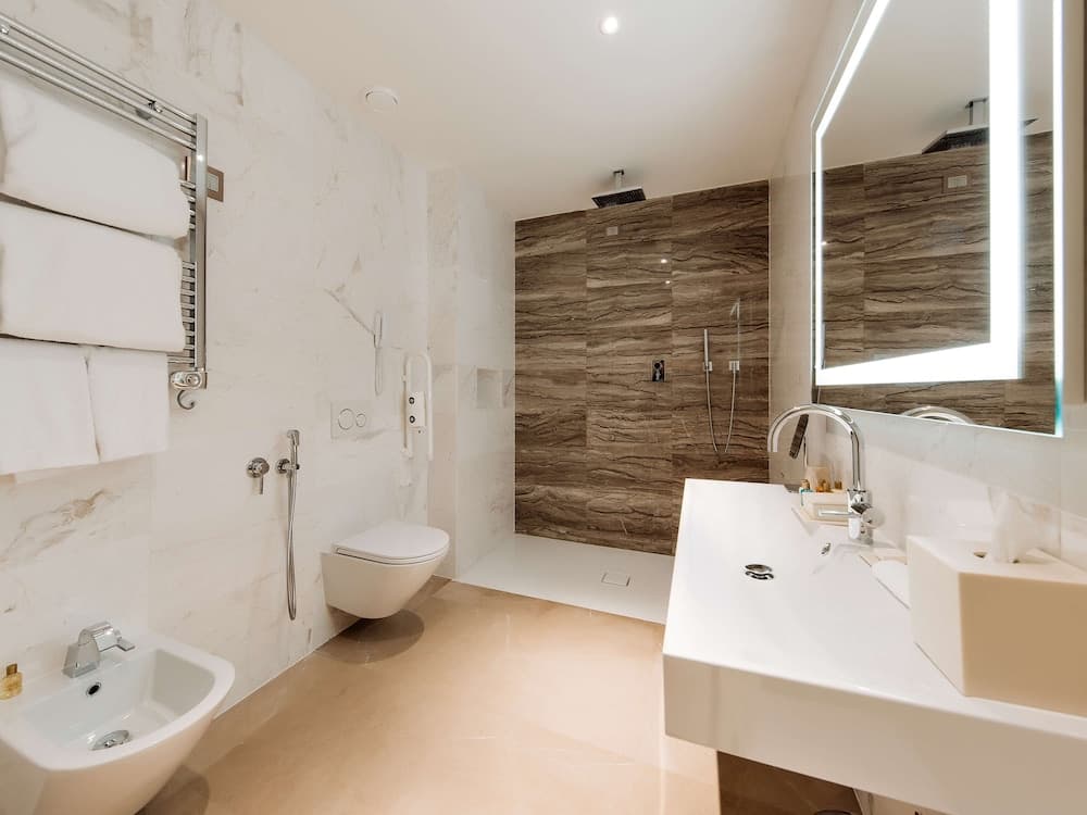 Bathroom shower