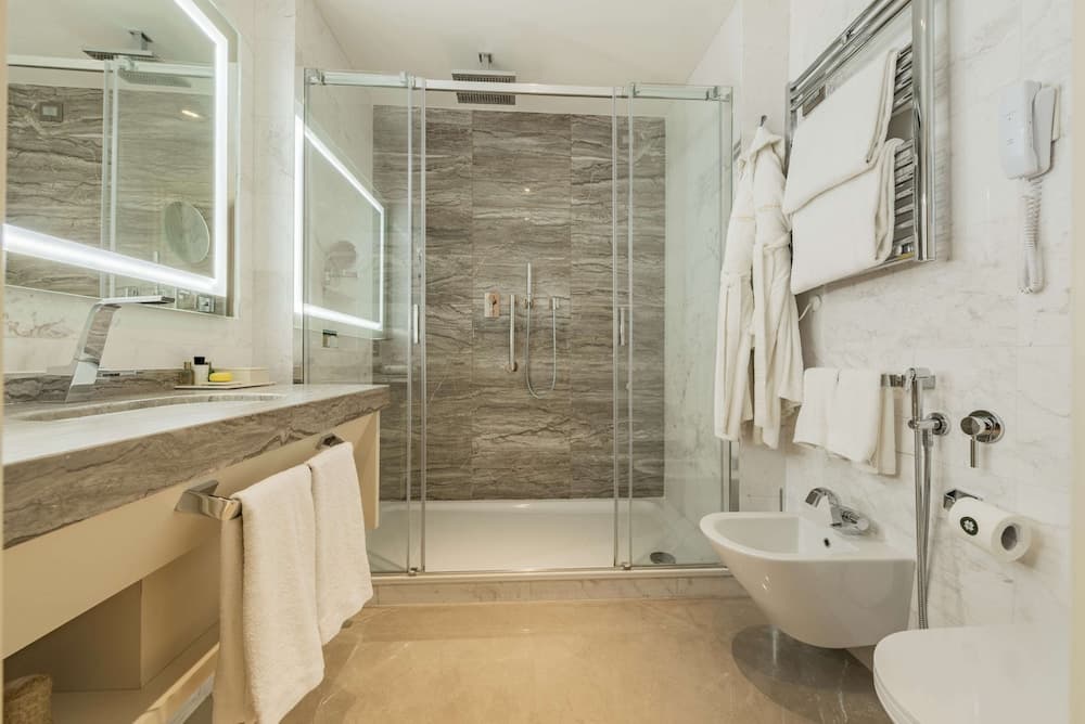 Bathroom shower