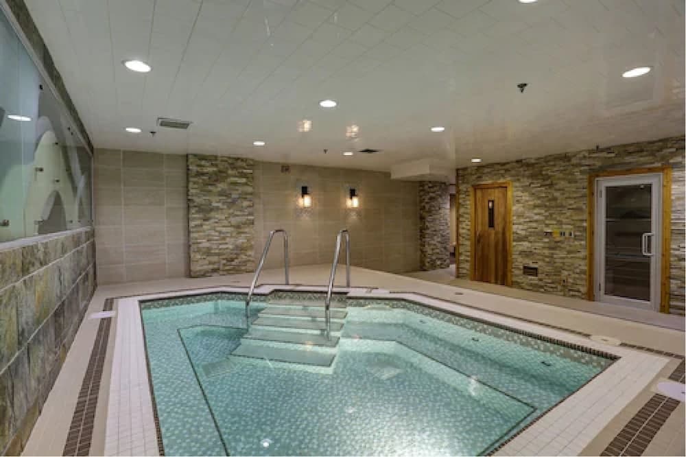 Indoor spa tub