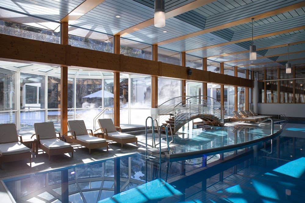 Indoor/outdoor pool